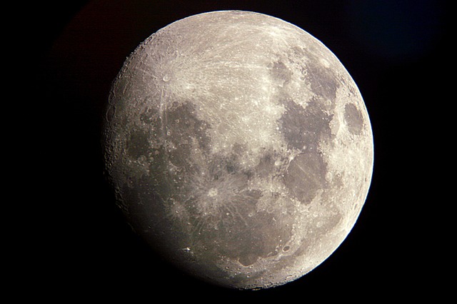 040531 GibbousMoonCanon300D